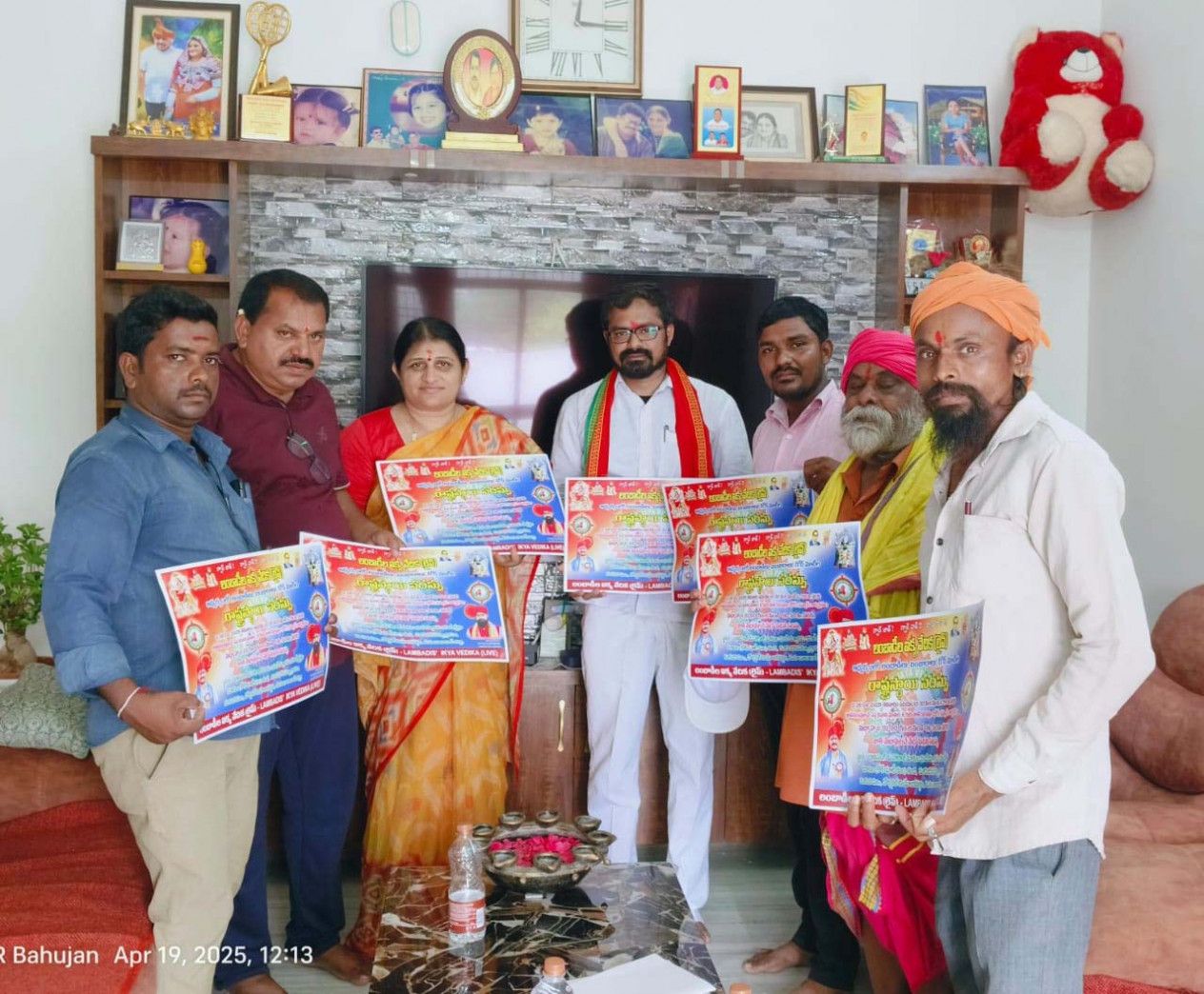 గోర్ మాటి సదస్సు పోస్టర్ను ఆవిష్కరించిన మాజీ ఎంపీపీ అరుణ రాంబాబు నాయక్