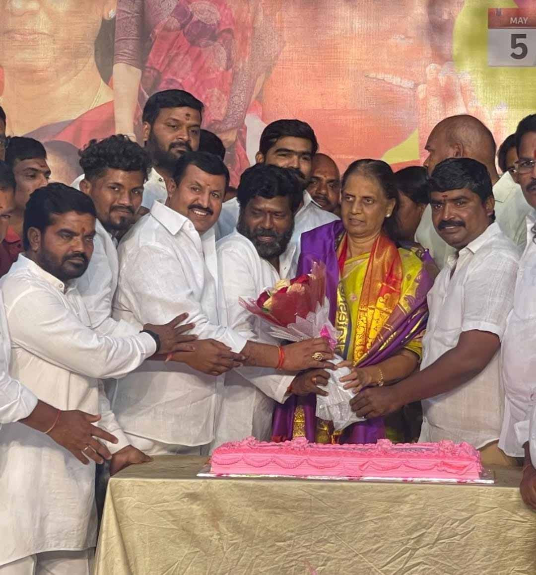 మాజీ మంత్రి పట్టొళ్ల సబితా ఇంద్రారెడ్డి జన్మదిన వేడుకలు