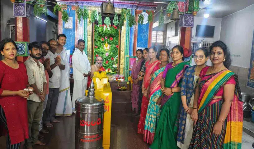 షాఢ‌ మాసం సందర్భంగా శ్రీ దుర్గాదేవి దేవాలయంలో ప్రత్యేక పూజలు