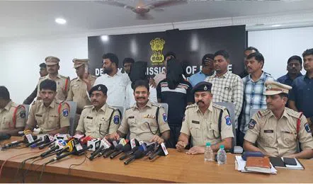 జంట హత్యల కేసులో వీడిన మిస్టరీ.. ఉద్యోగం తీసేశారన్న పగతోనే వృద్ధ దంపతుల హత్య