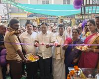 శిరీష జ్యూయలరి షాపును ప్రారంభించిన