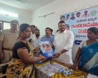 మెదక్ నియోజకవర్గ వ్యాప్తంగా అట్టహాసంగా ఇందిరమ్మ చీరల పంపిణీ