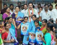 ప్రజా ప్రభుత్వంలో మహిళలకు ఇందిరమ్మ చీరలను పంపిణీ కార్యక్రమం