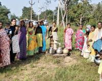 తాడ్వాయి మండలం కొత్తూరు ఊరట్టం కాలనీలో నీళ్ల కొరత 2023 సం, నుండి అధికారులు పంటించుకోవడంలేదు