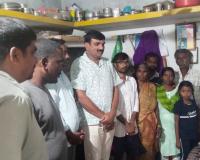 గంగుల శ్రీహరి (వైద్యుడు) ని పరామర్శించారు