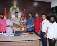 నూతన ఎస్పీ శబరిష్ ని ట్రైబల్ వర్కింగ్ జర్నలిస్టుల అసోసియేషన్ నాయకులు మర్యాదపూర్వకంగా కలిశారు