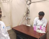 లంచం తీసుకుంటూ ఏసీబీ అధికారులకు పట్టుబడ్డ వీఆర్వో.