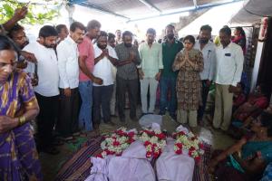 సూర్యాపేట రోడ్డు ప్రమాద బాధిత కుటుంబాన్ని పరామర్శించిన ఎమ్మెల్యే యశస్విని రెడ్డి 