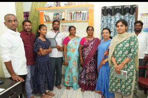 జర్నలిస్ట్ జిలుకర తిరుమల్ ను పరామర్శించిన   ఎమ్మెల్యే యశస్విని,ఇంచార్జీ ఝాన్సీరెడ్డి.