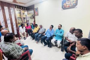 అంజన్న కుటుంబాన్ని పరామర్శించిన మాజీ ఎంఎల్ఏ  గంప గోవర్ధన్