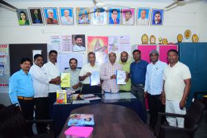 ప్రభుత్వ పాఠశాలల అభివృద్ధికి దాతలు సహకరించాలి