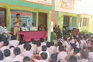 అపరిచిత వ్యక్తుల మాటలు నమ్మి మోసపోవద్దు