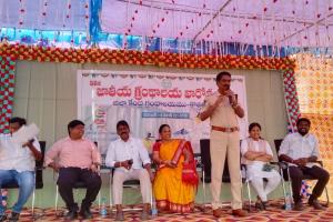 58,వ  జాతీయ గ్రంథాలయ వారోత్సవాల సందర్భంగా విద్యార్థులకు బహుమతి ప్రధాన కార్యక్రమం లో పాల్గొన్న ముఖ్య అతిథిగా భద్రాద్రి కొత్తగూడెం జిల్లా డీఎస్పీ అబ్దుల్లా రెహ్మాన్.. 