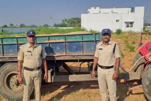 అక్రమంగా ఇసుక రవాణా చేస్తున ట్రాక్టర్ పట్టివేత: రూరల్ ఎస్సై రాముడు