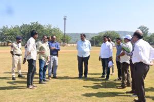 కోల్ ఇండియా ఇంటర్ కంపెనీ కబడ్డీ టోర్నమెంట్ నిర్వహణ  కొరకు జరుగుతున్న పనులను సమీక్షించిన కొత్తగూడెం ఏరియా జనరల్ మేనేజర్. 