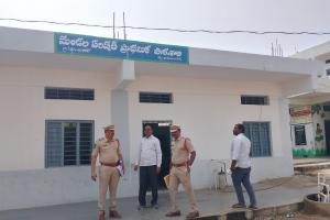 మరికల్ మండలంలోనీ పోలింగ్ కేంద్రాలను పరిశీలించిన:సీఐ రాజేందర్ రెడ్డి 