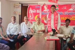 * కేంద్ర ప్రభుత్వ కార్మిక వ్యతిరేకవిధానాలకు నిరసనగా జిల్లా కేంద్రంలో జరుగు ధర్నా లను జయప్రదం చేయండి 