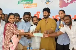 మరీ ఇంత లేటా.. పెళ్లయి బిడ్డ పుట్టాక అందజేసిన కల్యాణలక్ష్మీ చెక్కు