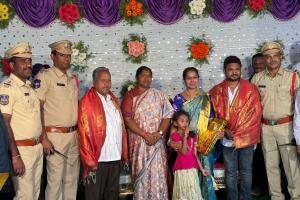 మేడారంలో నూతన గృహ ప్రవేశముకు హాజరైన మంత్రీ సీతక్క