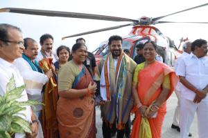 ముఖ్యమంత్రి రేవంత్ రెడ్డికి ఘన స్వాగతం
