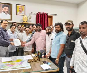 జర్నలిస్టుల సమస్యలపై కలెక్టర్ కు టిడబ్ల్యూజెఎఫ్ వినతి 